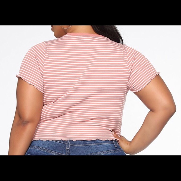 Pink ruffled crop top - Picture 2 of 3